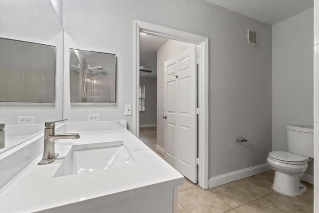 Building Photo - 2301 Belmont Ln