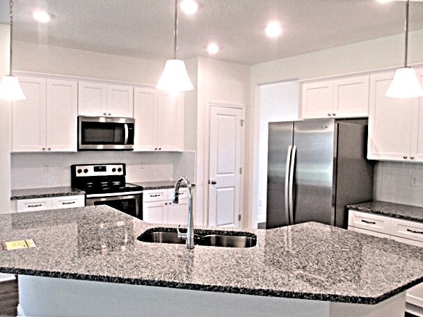 Building Photo - 907 Sunny Stroll Dr