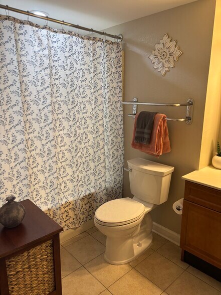 Building Photo - 215 77th Ave N