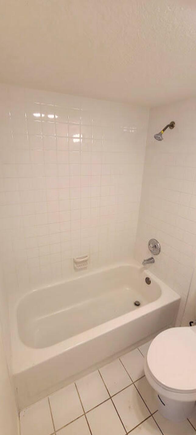 Building Photo - 600 Village Green Ct