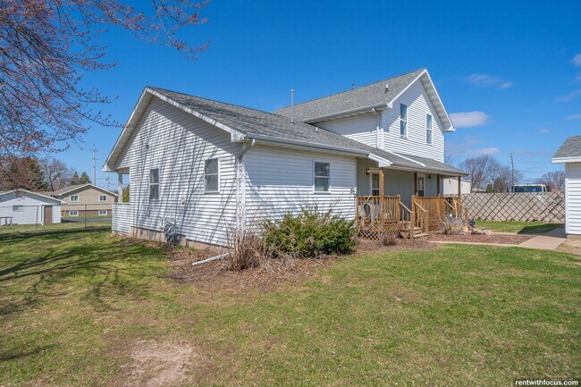 Building Photo - 322 Amsterdam Ct