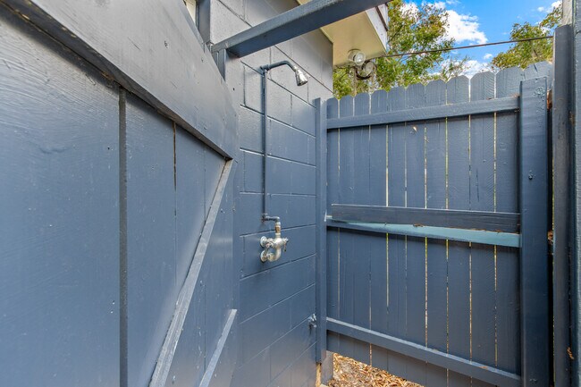 Building Photo - 13920 SE 124th St