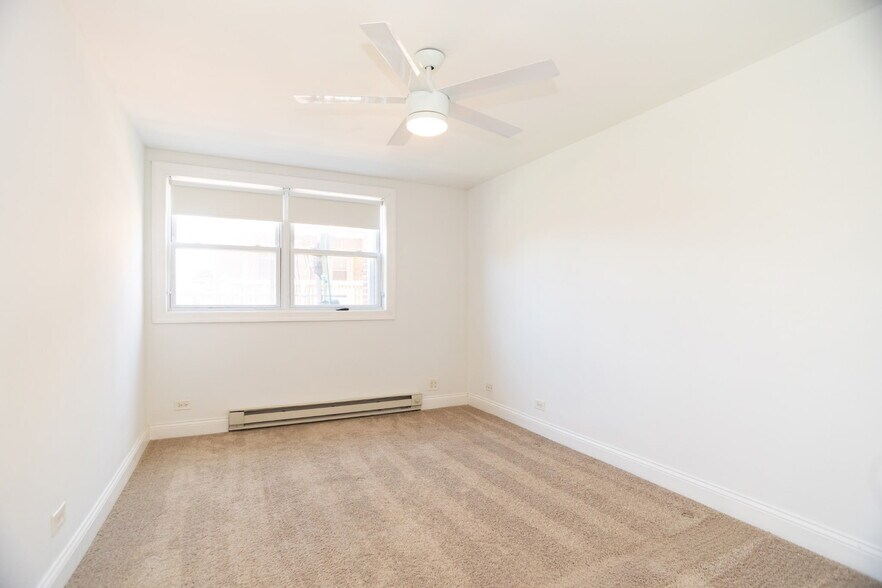 Building Photo - 2622 W Catalpa Ave