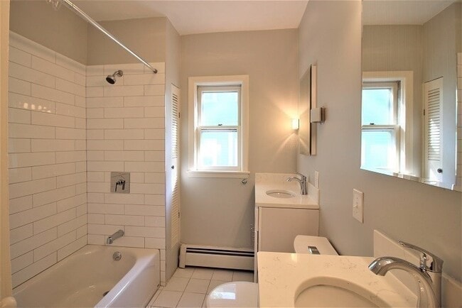 Building Photo - 8 Thurston Rd