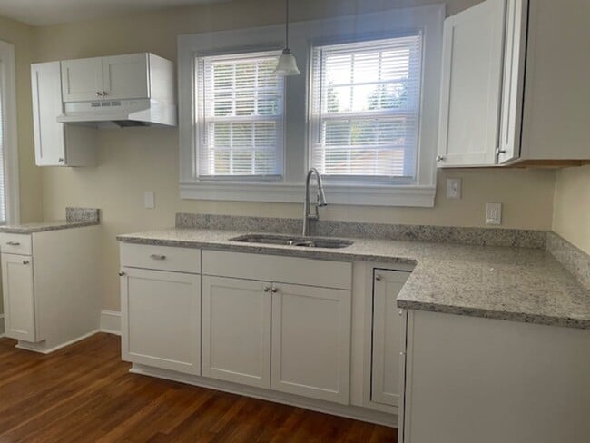 Building Photo - 423 Avondale Dr