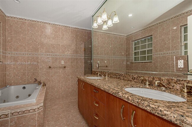 Building Photo - 2545 NE 207th St