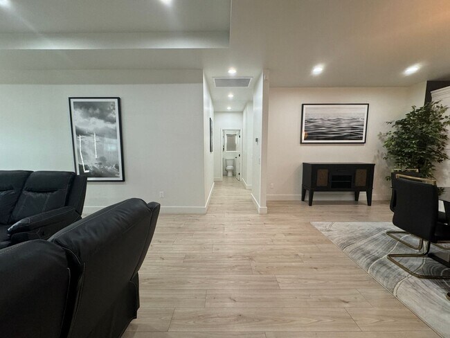 Building Photo - 6129 Lago Grande Dr