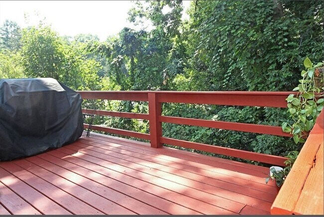 Building Photo - 88 St Mary St