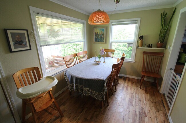 Building Photo - RENOVATED 3 BEDROOM SEATTLE HOME FOR RENT W LARGE, PRIVATE CORNER LOT!