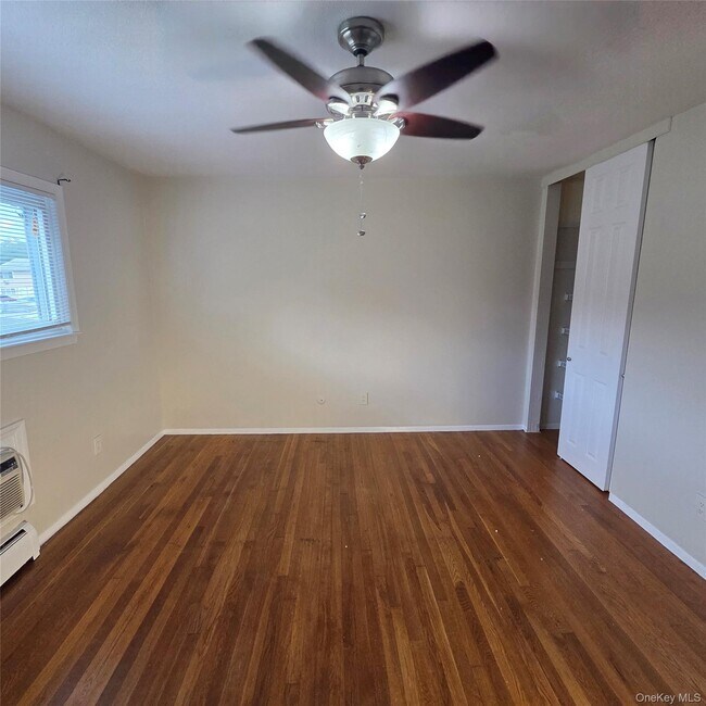 Building Photo - 3 Fishkill Glen Dr