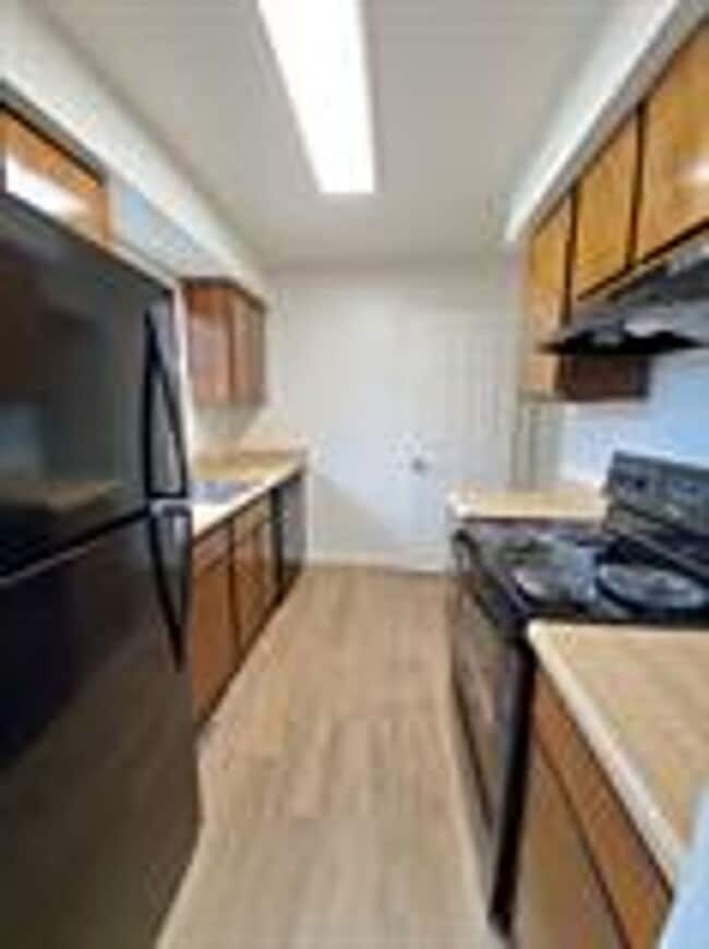 Building Photo - 2141 28th Ave Ct