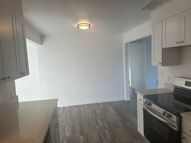 Building Photo - Updated 3 bedroom 1 bath home with large yard!