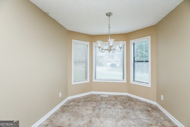 Building Photo - 5561 Deerfield Pl