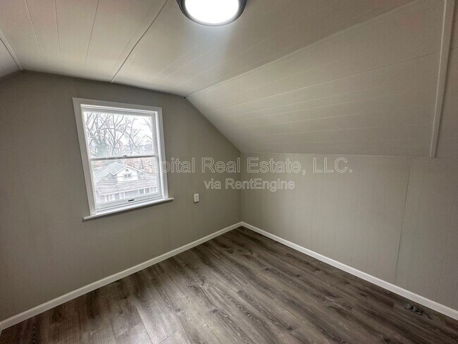 Building Photo - 320 W Cleveland Ave