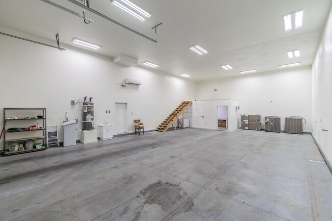 Building Photo - RV GARAGE | Single Story | Furnished Or Unfurnished