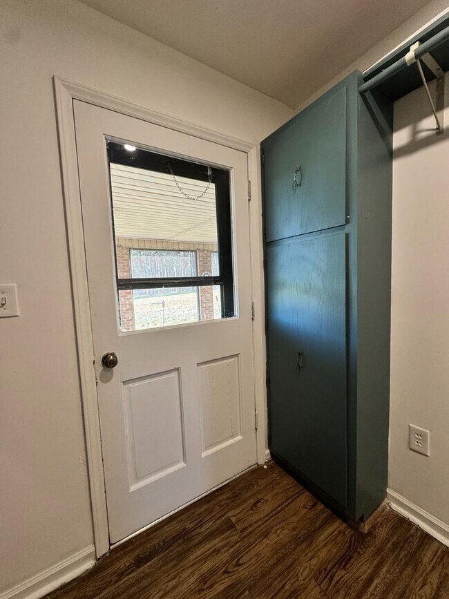 Building Photo - 1422 Old Peachland Rd