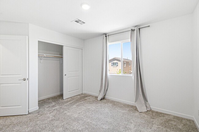Building Photo - Spacious Southwest Las Vegas Home with Large Loft & Expansive Backyard
