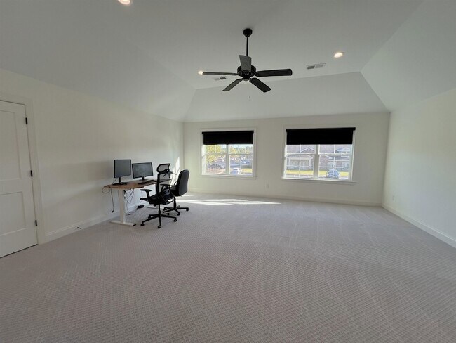 Building Photo - 607 Covington Walk Ln S