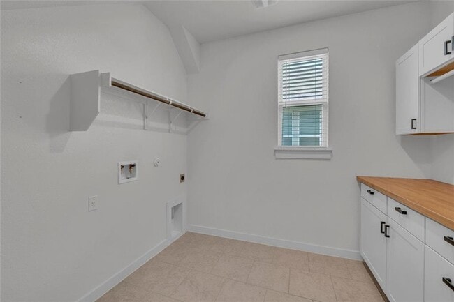 Building Photo - 125 High Plains Dr