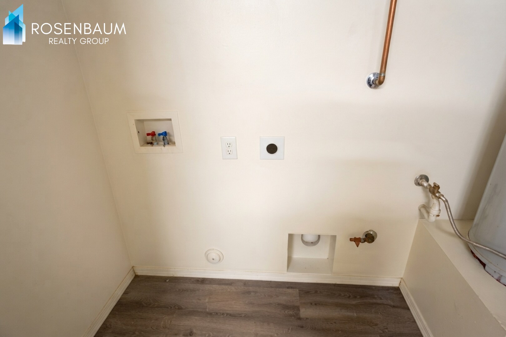 Building Photo - Charming 2-bedroom, 2-bath residence in the heart of Prescott Valley, AZ!
