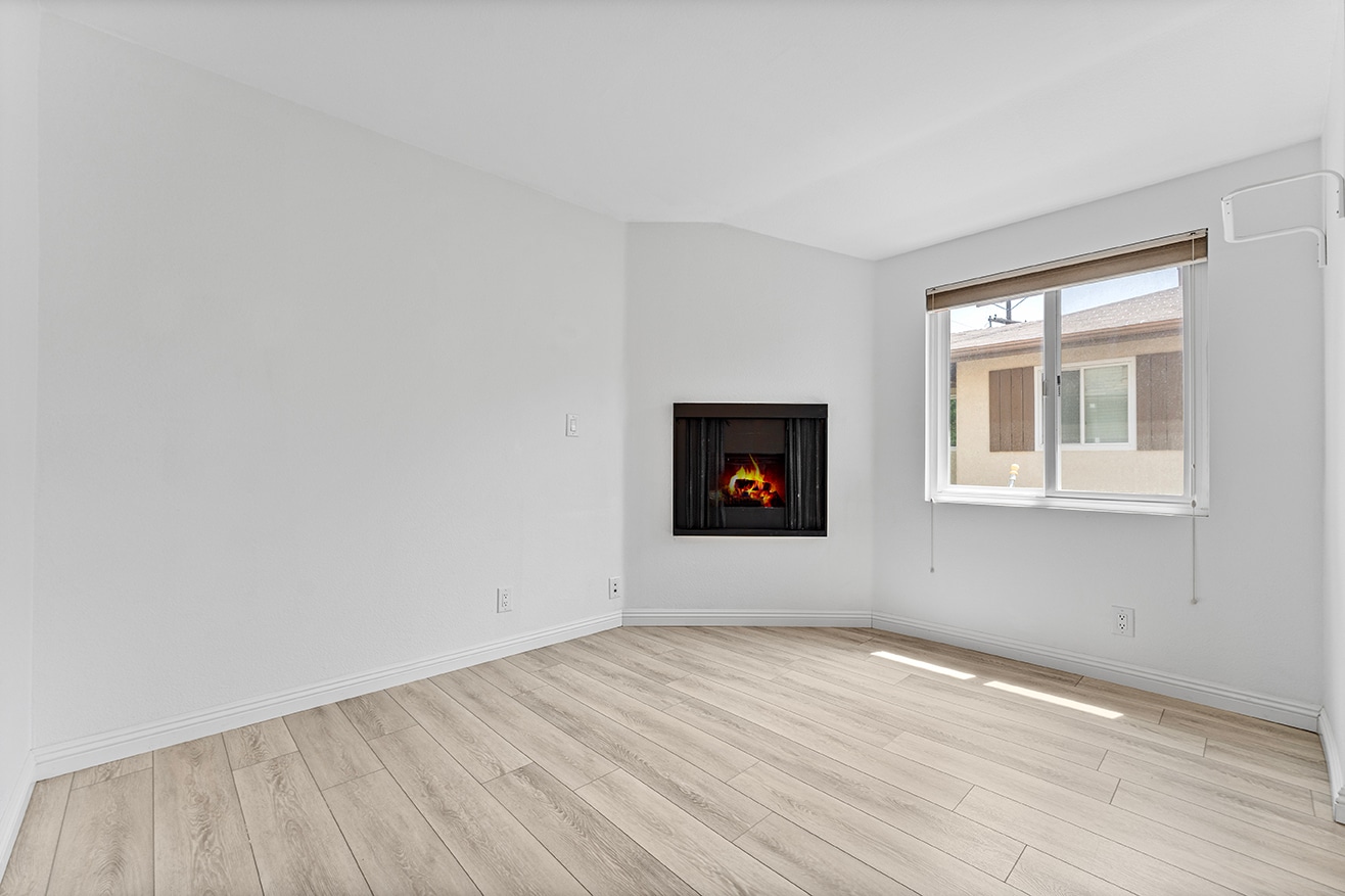 Building Photo - 10341 Canoga Ave