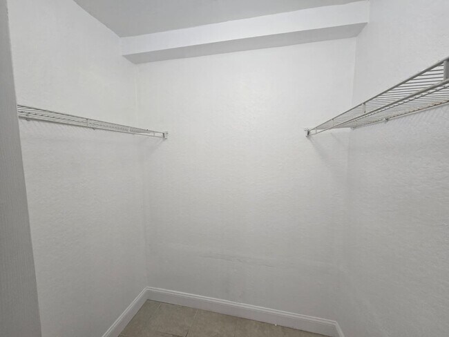 Building Photo - 3 Bedroom Townhome in West Palm Beach