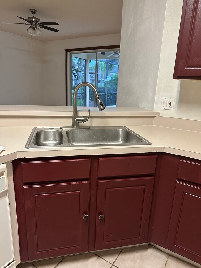 Building Photo - 4940 Bellthorn Dr