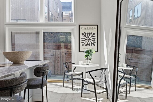 Building Photo - 2106 Spring St