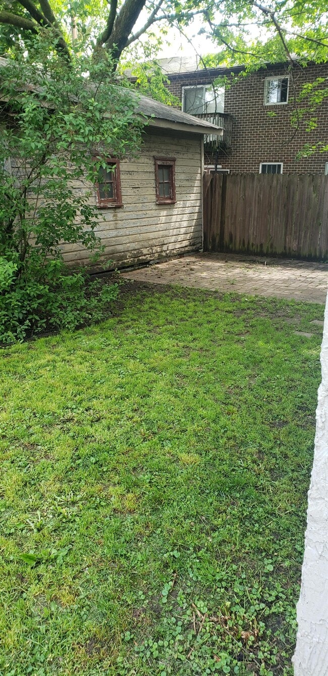 Building Photo - 429 S Pitt St