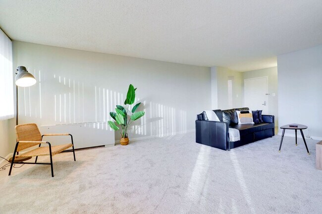 Building Photo - 320 23rd St S