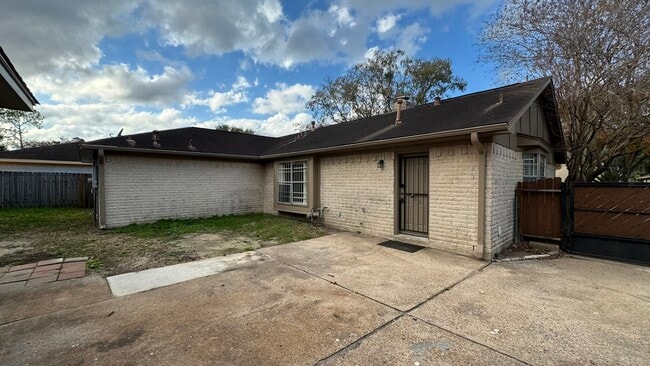 Building Photo - 9207 Portal Dr