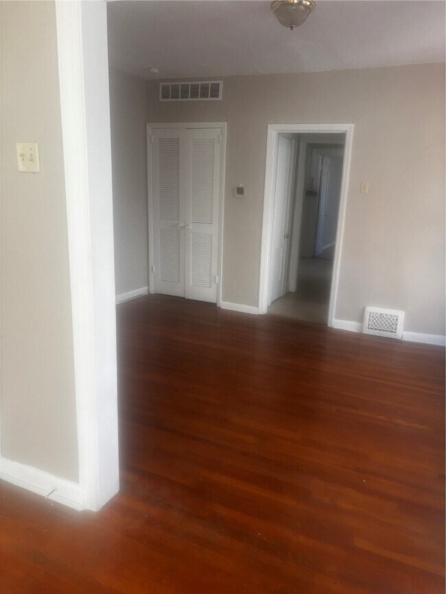 Building Photo - 5043 Alaska Ave