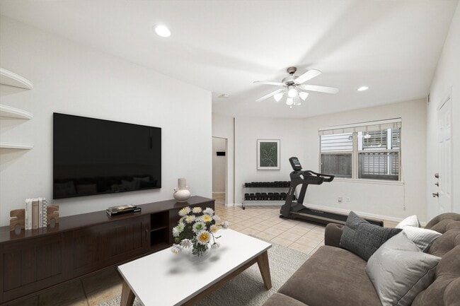 Building Photo - 1135 Louise St