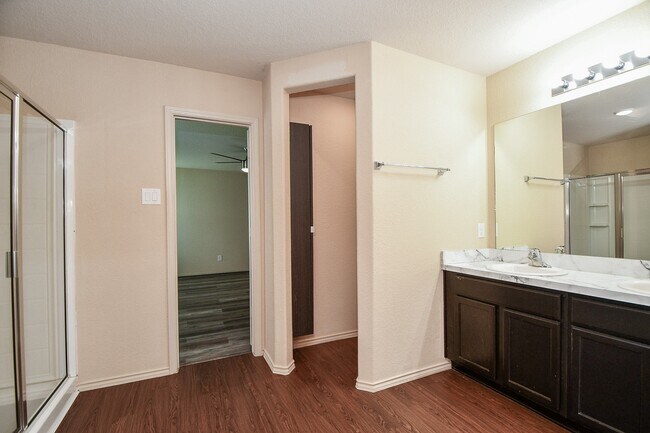 Building Photo - 2015 Treasure Mountain Dr