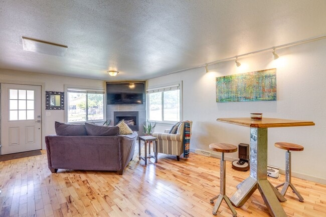 Building Photo - Charming 2Bed 2bath House in Denver