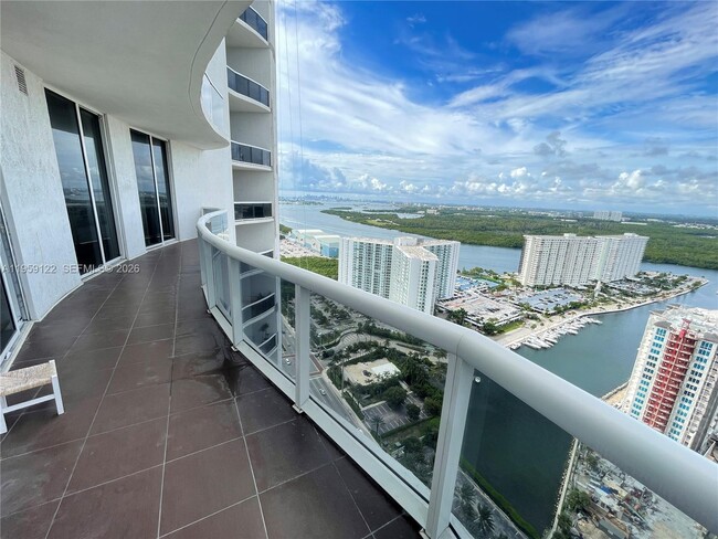 Building Photo - 15901 Collins Ave