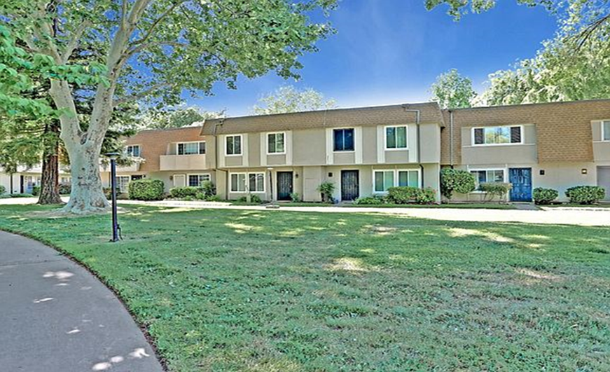 Townhouse for Rent Sacramento (Carmichael Area) - 8860 La Riviera Dr