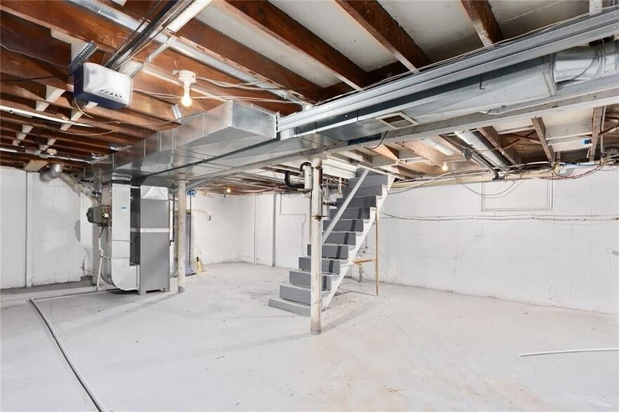 Building Photo - 2619 NE 39th Terrace