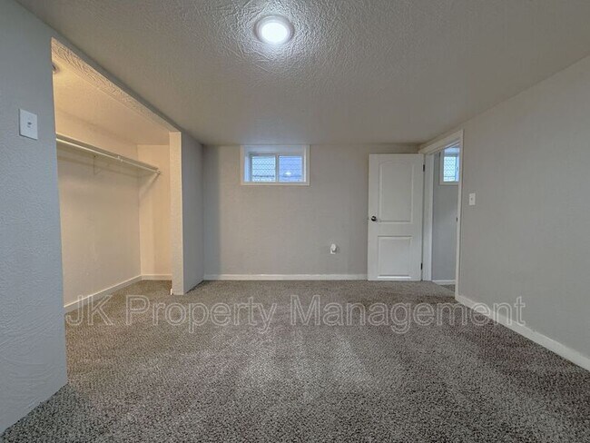 Building Photo - 2312 5th Ave N