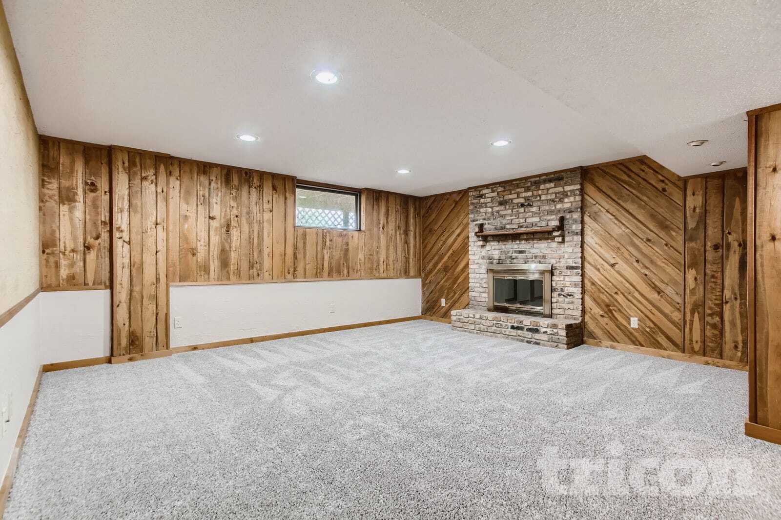 Building Photo - 13101 Thomas Ave