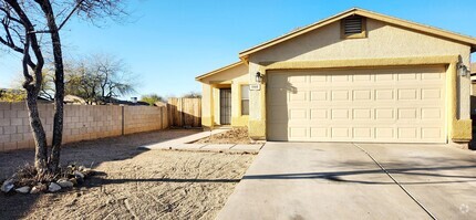 Building Photo - Large 4 Bedroom- A/C- All Ceramic Tile- Wo...