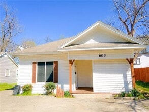 Building Photo - 608 N Adelaide St