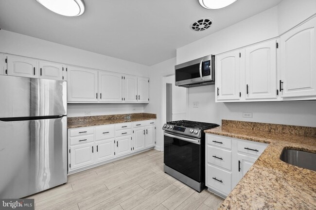 Building Photo - 9110 Autoville Dr