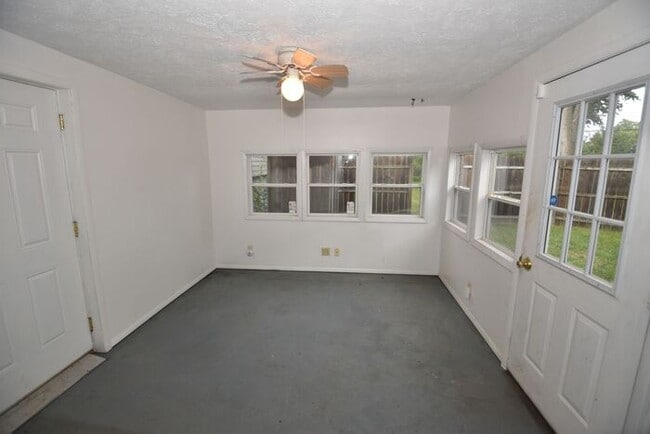 Building Photo - East side of South Bend 3 bedroom, 1.5 bat...