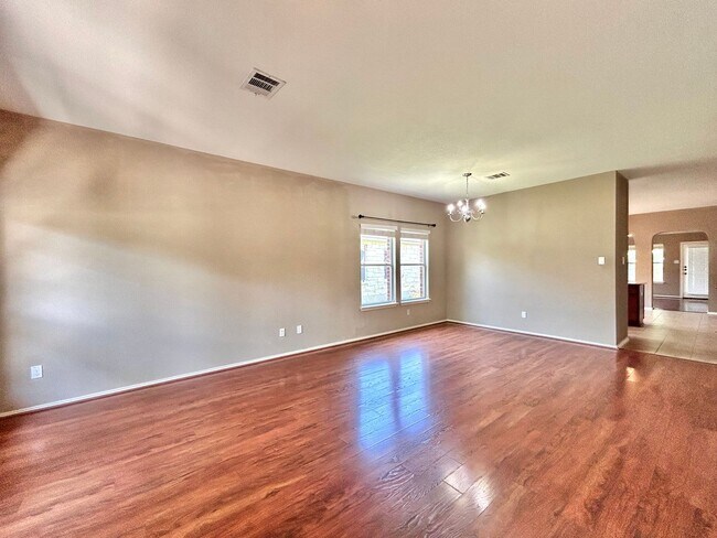 Building Photo - Beautiful & Spacious 3BR/2.5BA One-Level H...