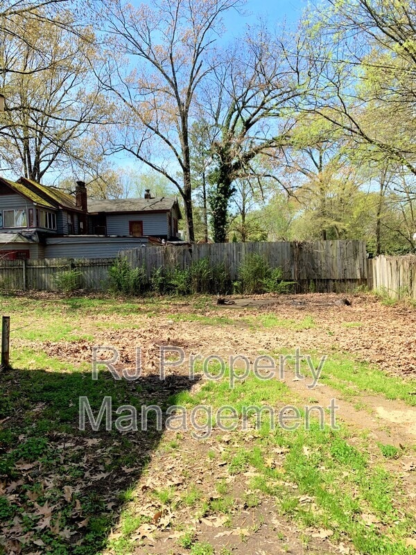 Building Photo - 673 S Greer St
