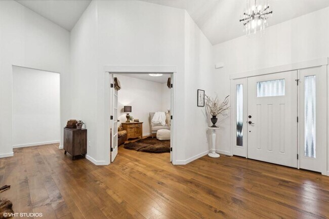 Building Photo - Stunning Columbia Falls Home w/horse pasture
