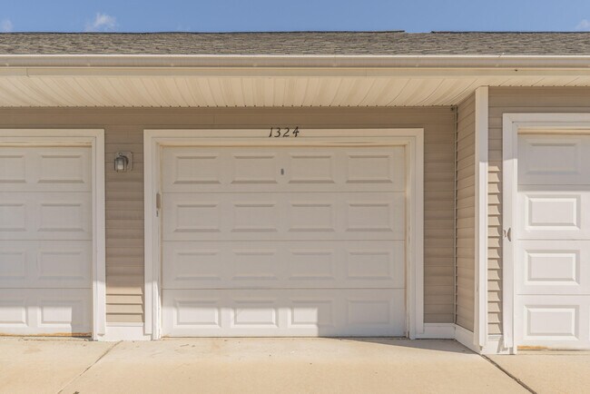 Building Photo - 1324 Heatherwood Ln