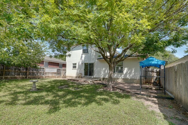 Building Photo - 17202 Ardisia Dr