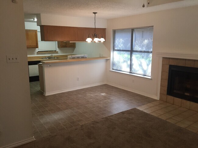 Building Photo - 3-2 DUPLEX! AVAILABLE NOW